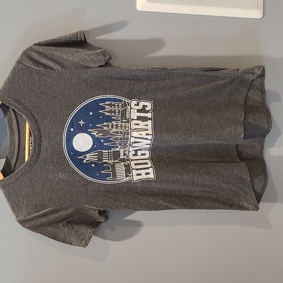 Harry Potter Hogwarts Tee Sz. M - Picture 1 of 5